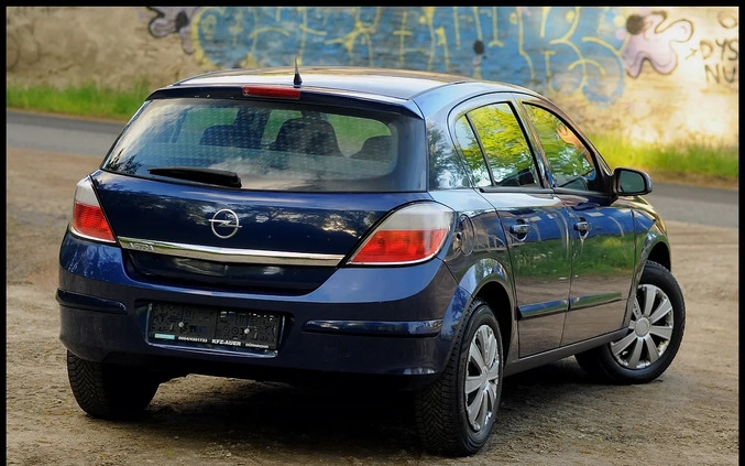Opel Astra cena 10800 przebieg: 229047, rok produkcji 2007 z Świdnica małe 254